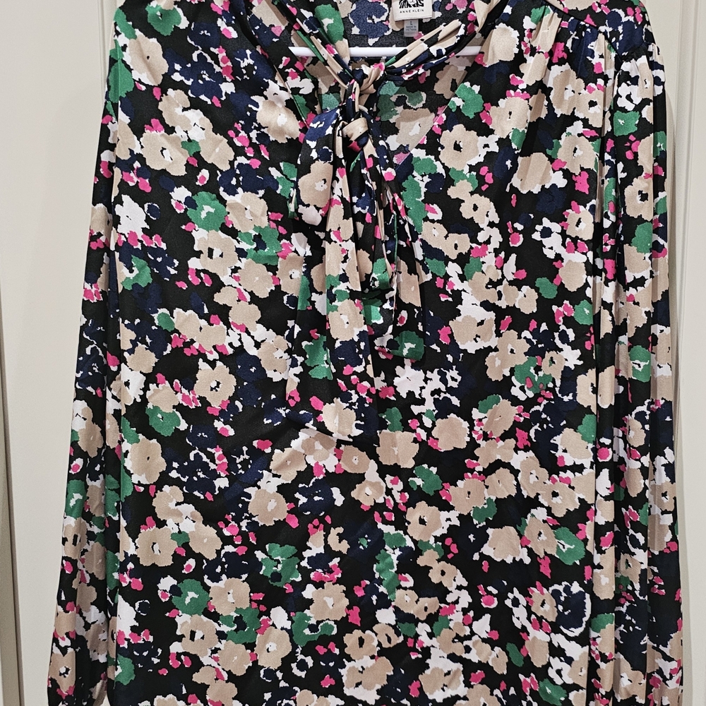 Floral Print Blouse with Tie Neck